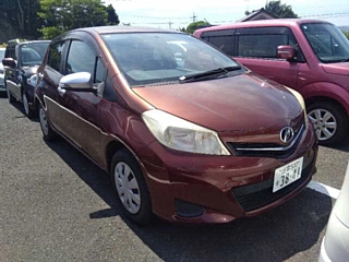 TOYOTA VITZ 2011
