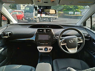 TOYOTA PRIUS 2017