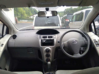 TOYOTA VITZ 2010