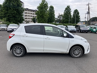 TOYOTA VITZ 2017