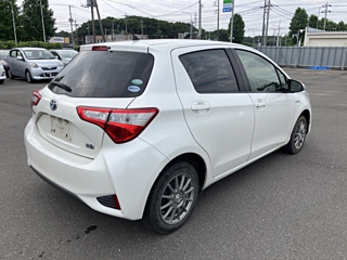 TOYOTA VITZ 2017