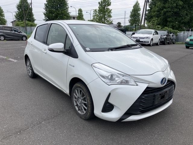 TOYOTA VITZ 2017