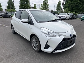 TOYOTA VITZ 2017