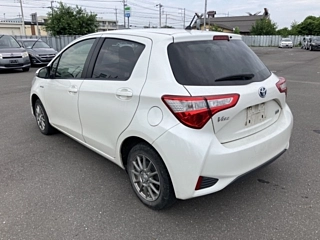 TOYOTA VITZ 2017