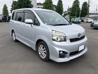 TOYOTA VOXY 2010