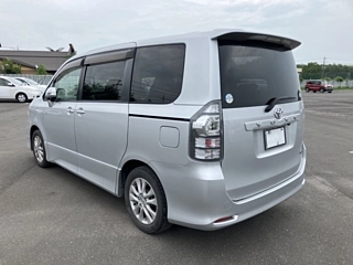 TOYOTA VOXY 2010