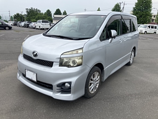 TOYOTA VOXY 2010