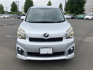 TOYOTA VOXY 2010