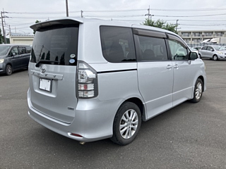 TOYOTA VOXY 2010