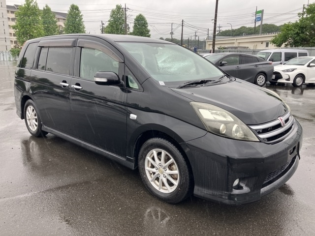 TOYOTA ISIS 2010