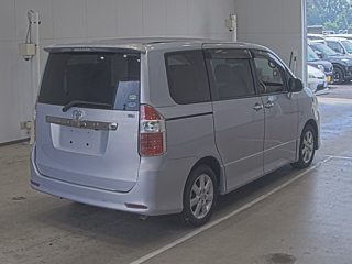 TOYOTA NOAH 2009