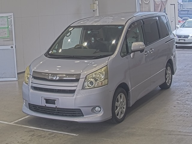 TOYOTA NOAH 2009
