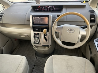 TOYOTA NOAH 2009