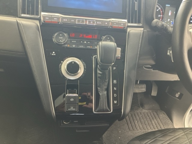 MITSUBISHI DELICA D5 2023