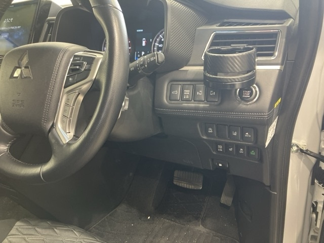 MITSUBISHI DELICA D5 2023