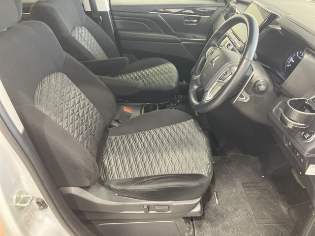MITSUBISHI DELICA D5 2023
