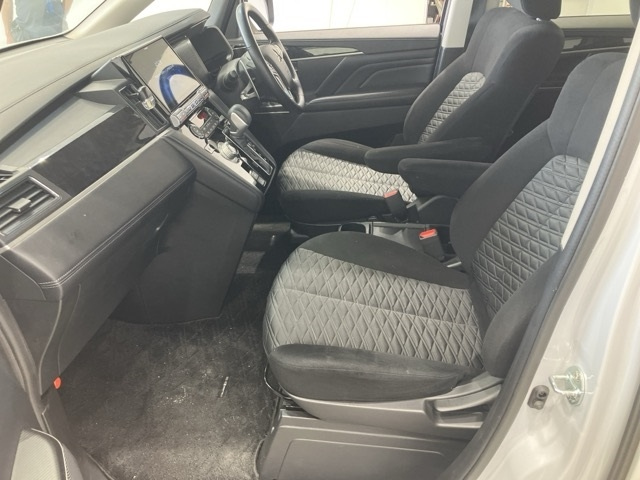 MITSUBISHI DELICA D5 2023