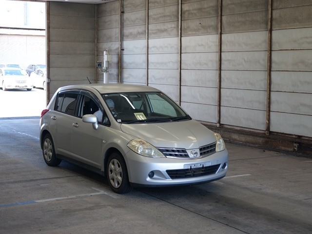 NISSAN TIIDA 2010