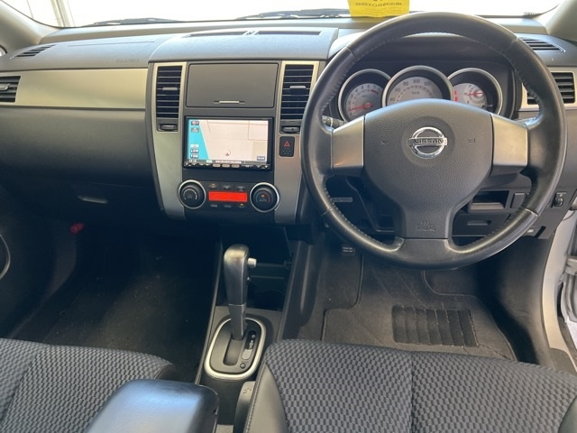 NISSAN TIIDA 2010