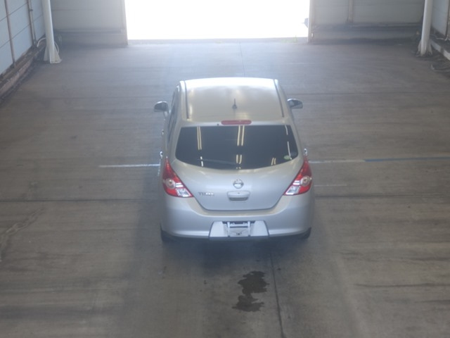 NISSAN TIIDA 2010