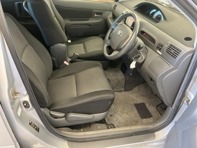 TOYOTA RAUM 2008