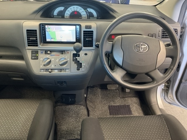 TOYOTA RAUM 2008
