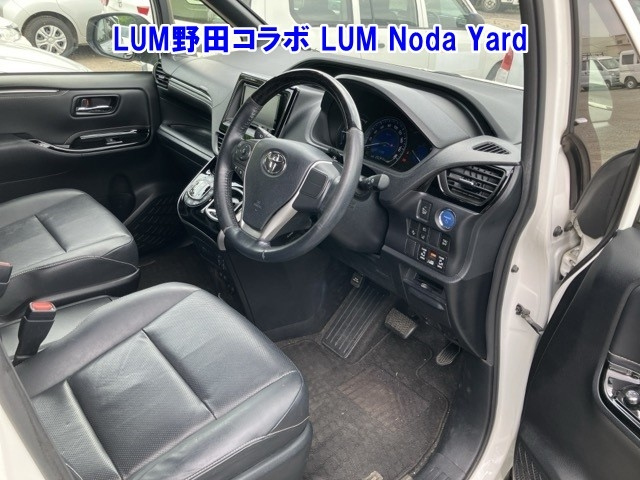 TOYOTA ESQUIRE 2018