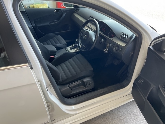 VOLKSWAGEN PASSAT VARIANT 2010