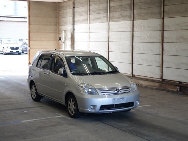 TOYOTA RAUM 2009