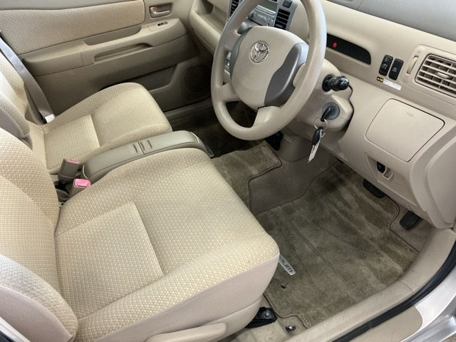 TOYOTA RAUM 2009