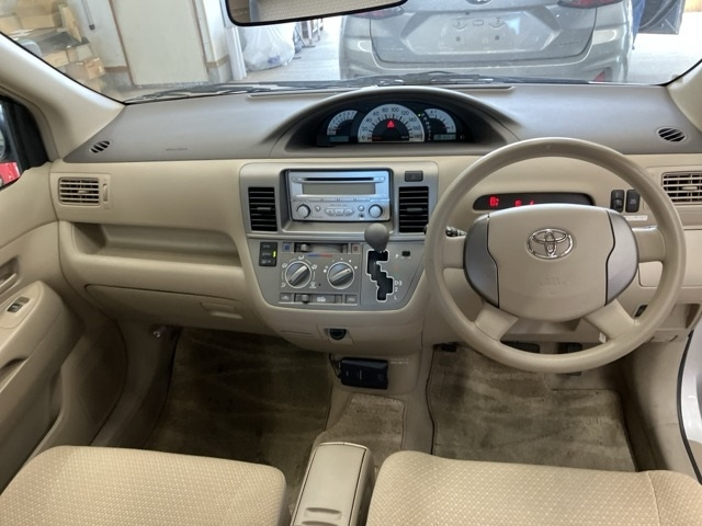 TOYOTA RAUM 2009