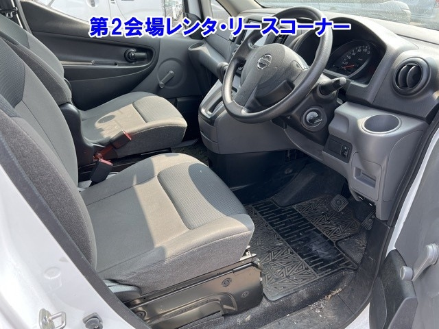 NISSAN NV200 2019