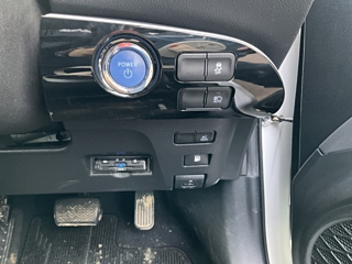 TOYOTA PRIUS 2021