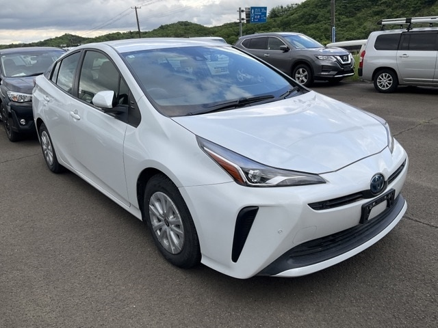TOYOTA PRIUS 2021