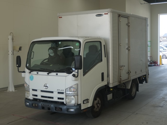 NISSAN TRUCK 2011