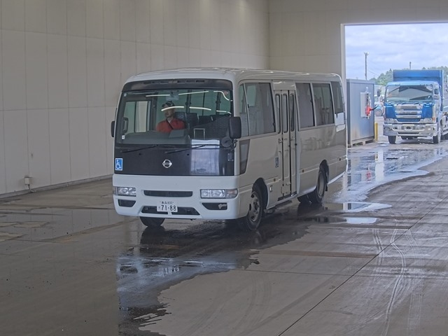 NISSAN CIVILIAN 2010