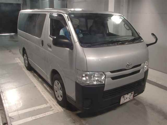 TOYOTA HIACE VAN 2017