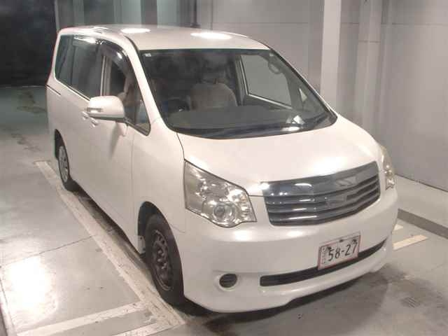 TOYOTA NOAH 2012