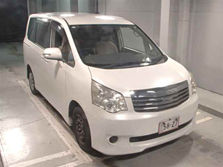 TOYOTA NOAH 2012
