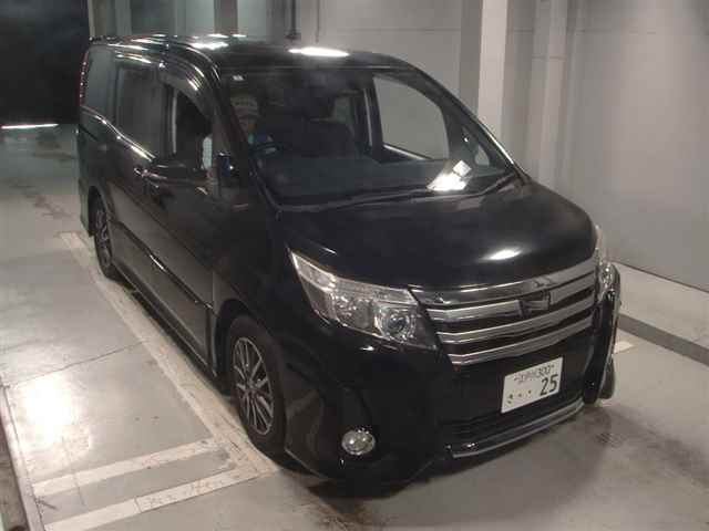 TOYOTA NOAH 2016