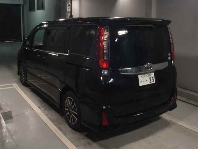 TOYOTA NOAH 2016