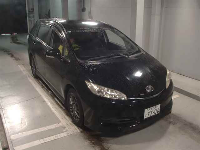 TOYOTA WISH 2013
