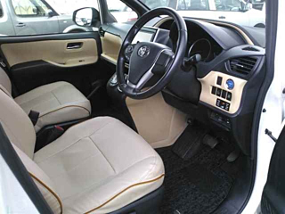 TOYOTA NOAH 2014