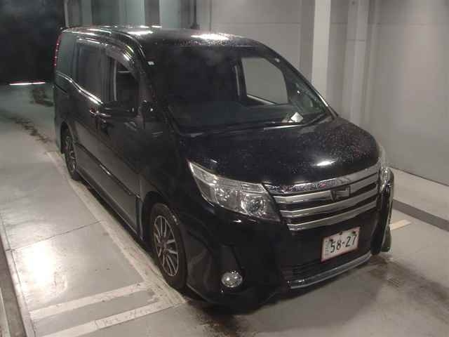 TOYOTA NOAH 2014