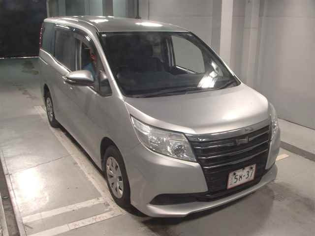 TOYOTA NOAH 2016