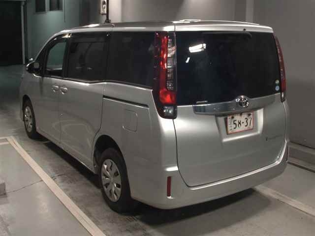 TOYOTA NOAH 2016