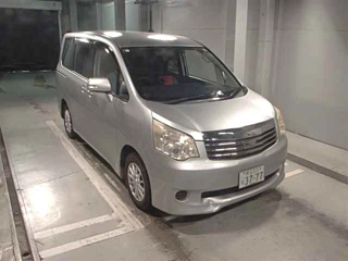 TOYOTA NOAH 2011