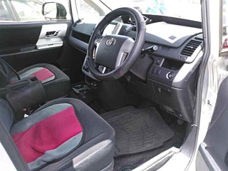 TOYOTA NOAH 2011