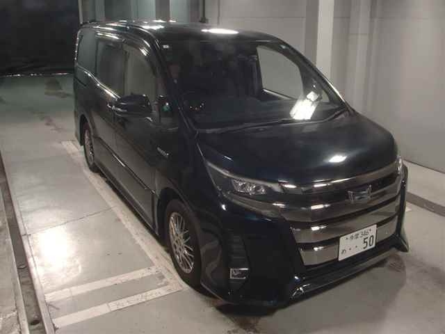 TOYOTA NOAH 2017