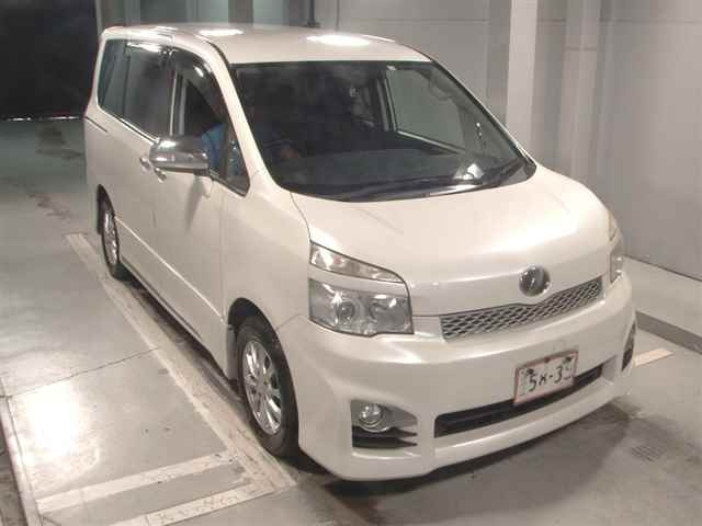TOYOTA VOXY 2011